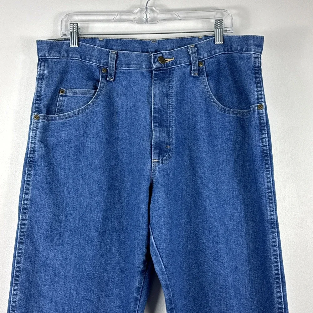 Wrangler Rugged Wear Jeans Mens 36x30 Blue Medium Wash Denim Straight Leg Cotton